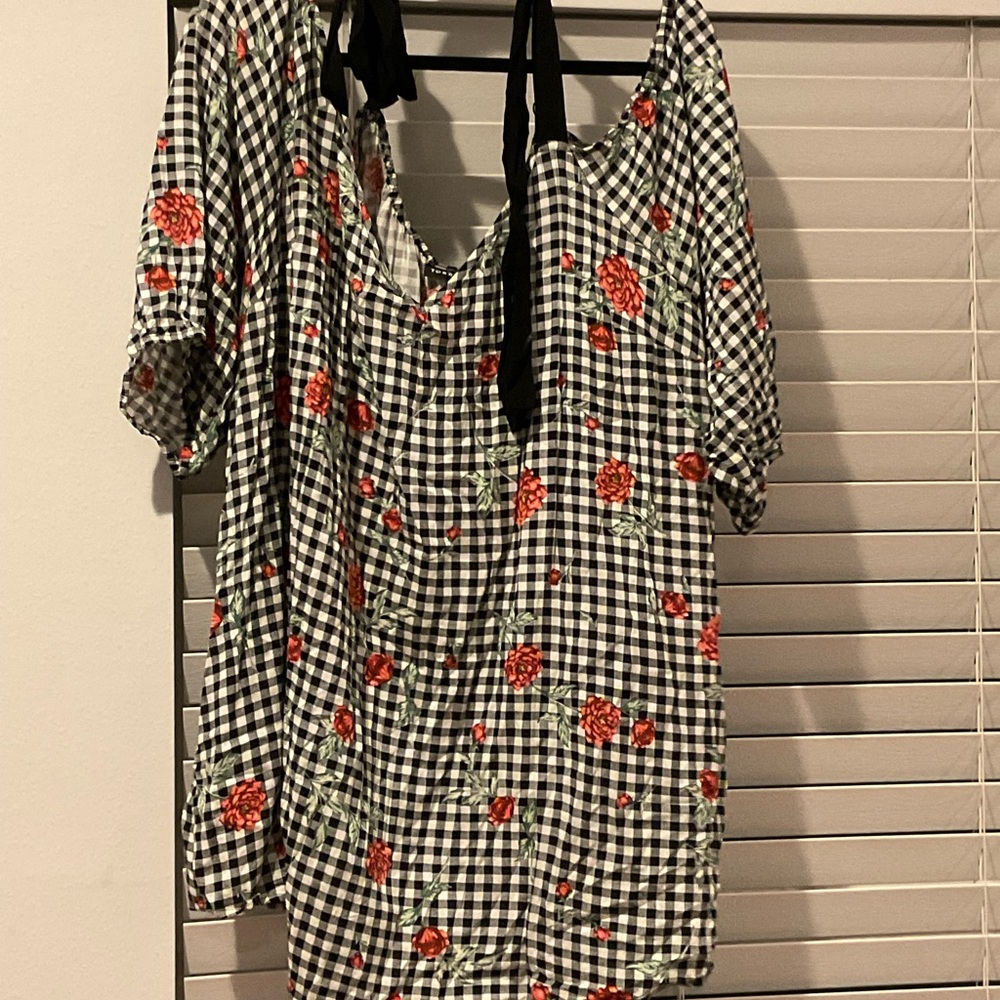 Black & White Gingham Floral Tie-Back Women's Top